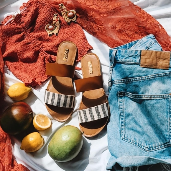 🚨//The karla// Nude vegan leather Sandal - Picture 3 of 5